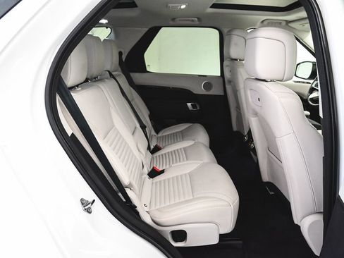 Used 2025 Land Rover Discovery S AWD/4WD image 31