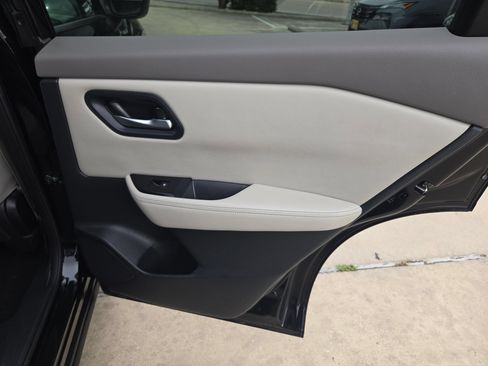 Certified 2025 Nissan Rogue SV FWD image 26