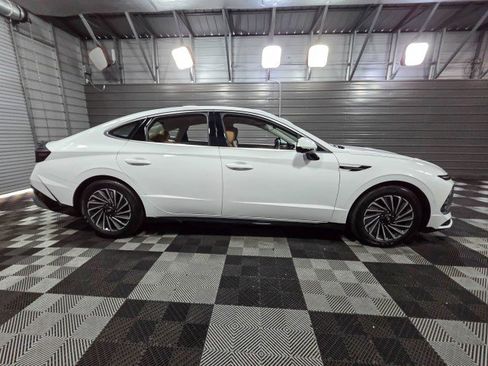Used 2025 Hyundai Sonata Limited FWD image 9