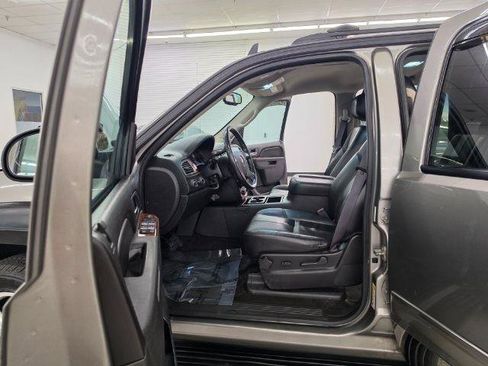 Used 2012 Chevrolet Avalanche LT w/ All-Star Edition AWD/4WD image 30