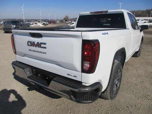 New 2026 GMC Sierra 1500 SLE image 4