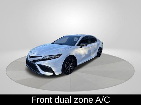Used 2024 Toyota Camry SE w/ Convenience Package image 3