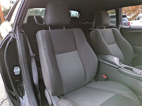 Used 2022 Dodge Challenger SXT image 16