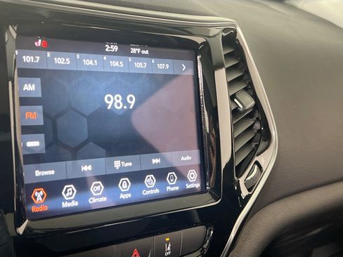 Used 2022 Jeep Cherokee Limited image 14