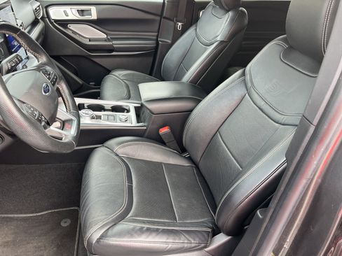 Used 2020 Ford Explorer ST w/ Premium Technology Package image 17