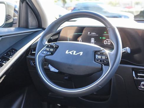 Used 2023 Kia Niro EX image 22