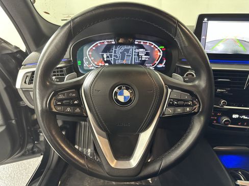Used 2022 BMW 540i w/ Premium Package image 18