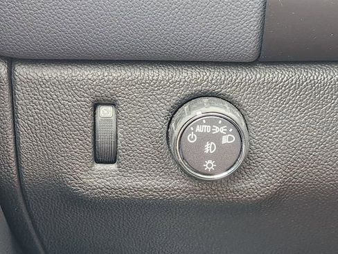 Used 2021 Chevrolet Colorado Z71 RWD image 15