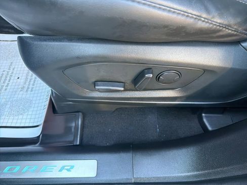 Used 2023 Ford Explorer Platinum w/ Technology Package image 16