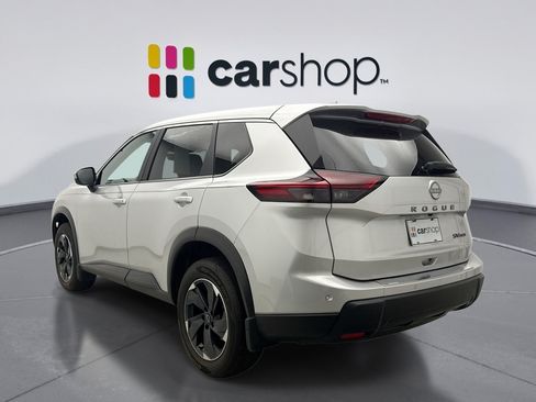 Used 2024 Nissan Rogue SV AWD/4WD image 3