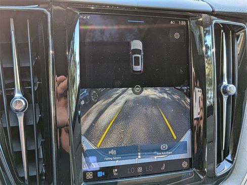 Certified 2023 Volvo XC60 B5 Ultimate w/ Protection Package Premier image 23