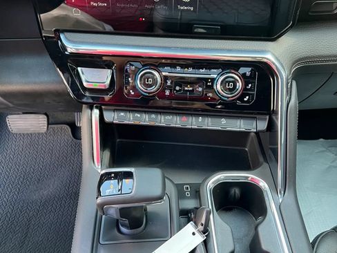 Used 2025 GMC Sierra 1500 Denali w/ Technology Package AWD/4WD image 17