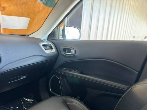 Used 2019 Jeep Compass Latitude w/ Popular Equipment Group AWD/4WD image 31