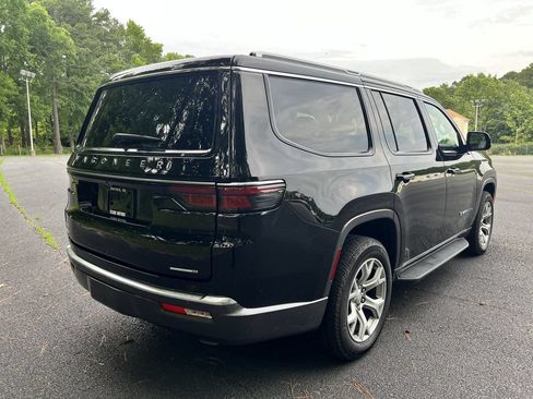 Used 2022 Jeep Wagoneer Series II AWD/4WD image 3