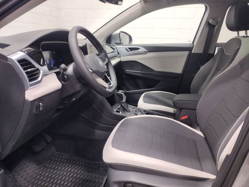 Used 2025 Volkswagen Taos SE AWD/4WD image 23