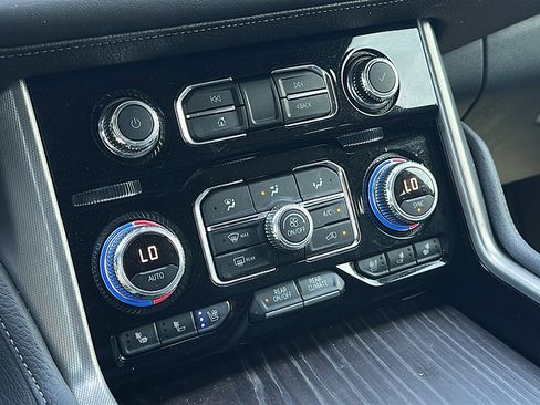 Used 2021 GMC Yukon Denali w/ Denali Premium Package image 33