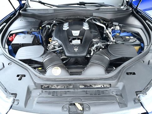 Used 2020 Maserati Levante image 15
