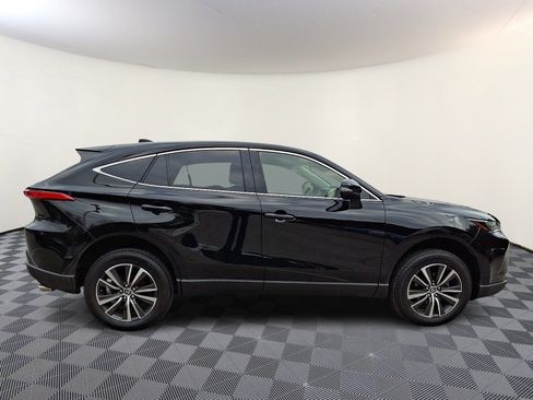 Used 2022 Toyota Venza LE image 7