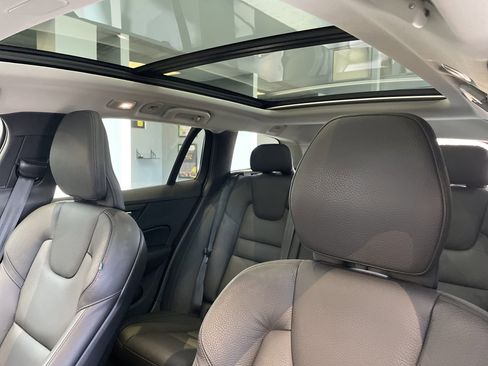 Used 2025 Volvo V60 B5 Cross Country Plus image 49