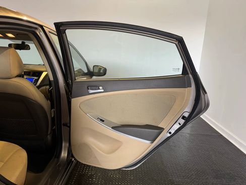 Used 2014 Hyundai Accent GLS image 24