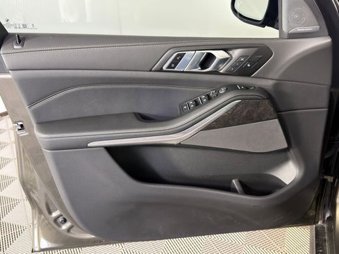 Used 2025 BMW X5 xDrive40i w/ Executive Package image 10