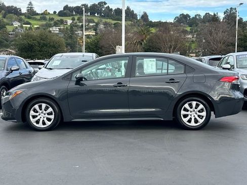 Used 2025 Toyota Corolla LE image 6