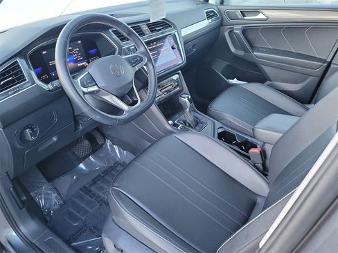 Certified 2022 Volkswagen Tiguan SE image 14