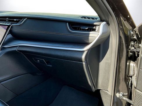 Certified 2024 Jeep Grand Cherokee Limited image 19