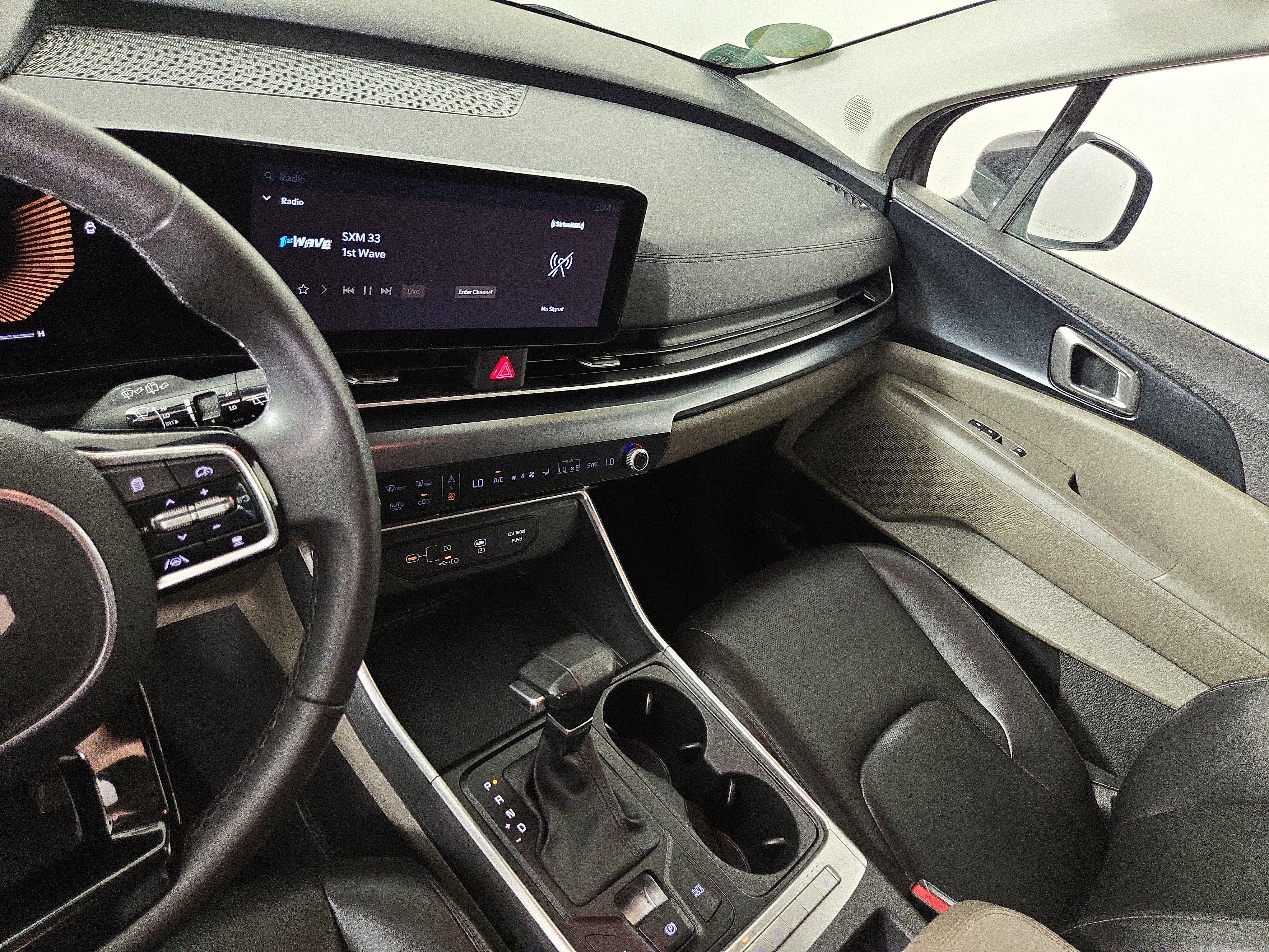 Used 2025 Kia Carnival FWD image 25