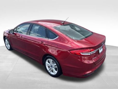 Used 2018 Ford Fusion SE w/ Fusion SE Technology Package FWD image 10