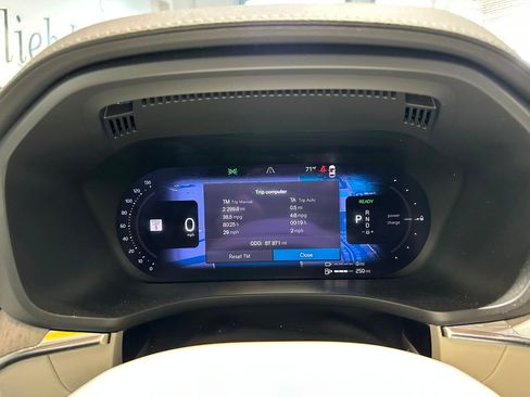 Used 2023 Volvo XC60 T8 Ultimate AWD/4WD image 8