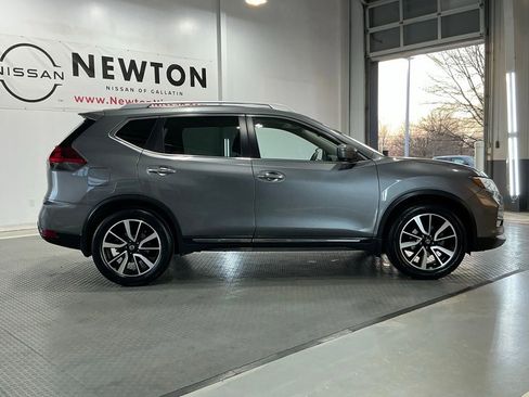 Used 2018 Nissan Rogue SL w/ Premium Package image 25