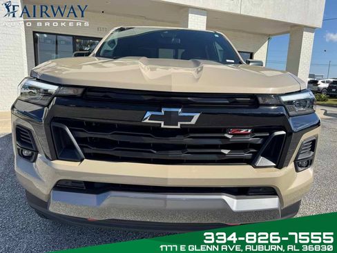 Used 2023 Chevrolet Colorado Z71 image 3