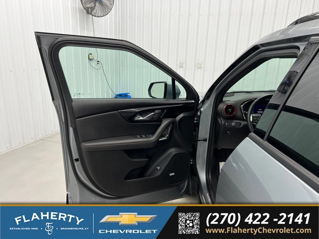 Used 2025 Chevrolet Blazer RS w/ Enhanced Convenience Package FWD image 8