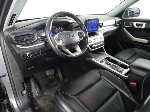 Used 2021 Ford Explorer XLT w/ Equipment Group 202A image 24
