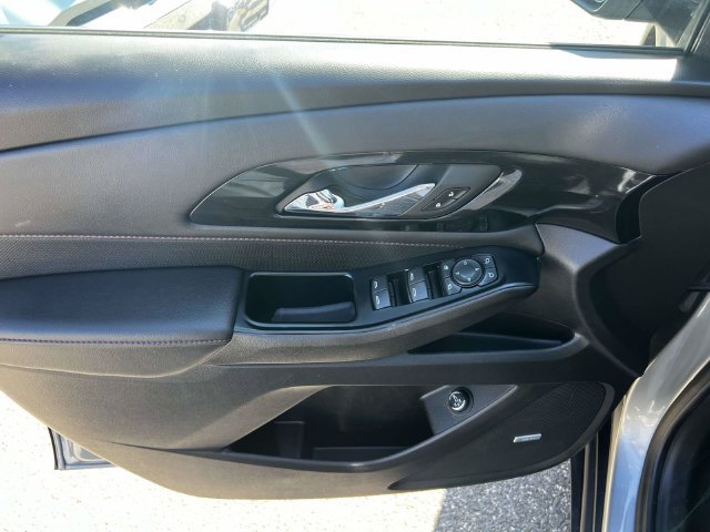 Used 2023 Chevrolet Traverse RS AWD/4WD image 17