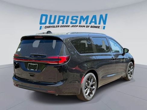 New 2026 Chrysler Pacifica Limited w/ Uconnect Theater Family Group FWD image 2
