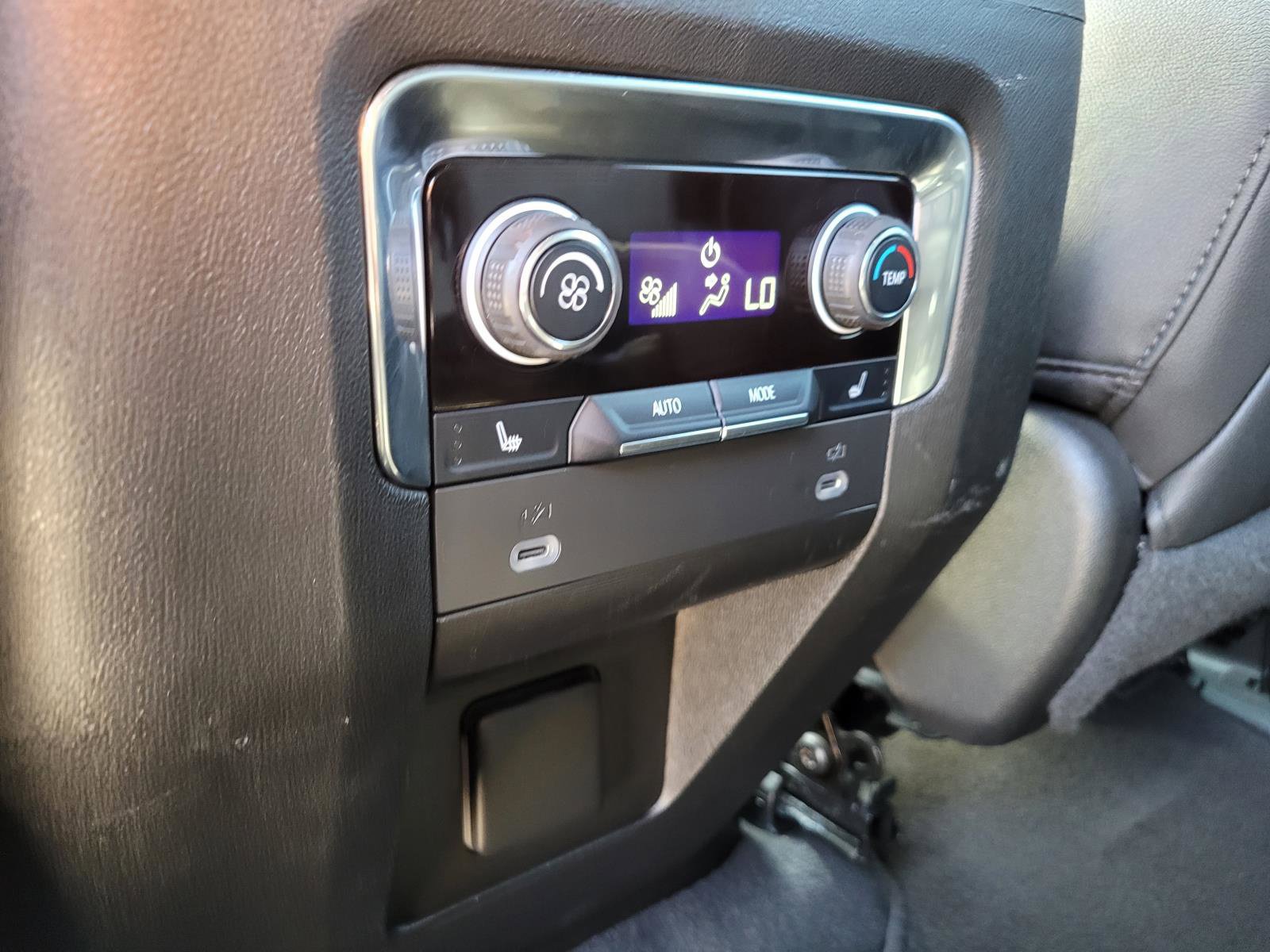 Used 2022 Chevrolet Suburban Premier AWD/4WD image 15