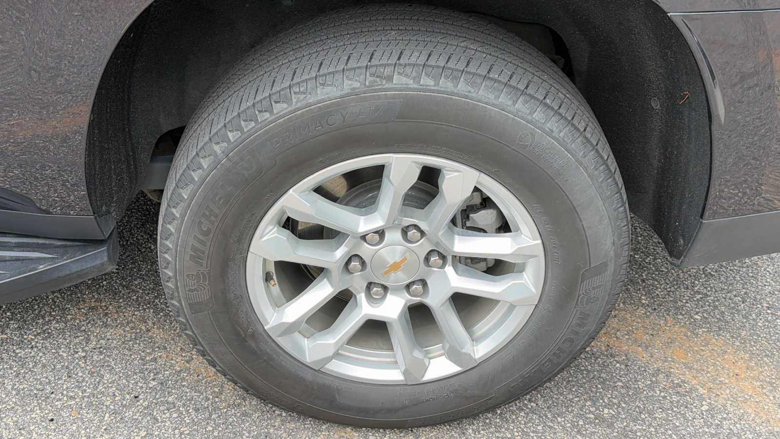 Used 2025 Chevrolet Suburban LT RWD image 12