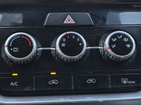 Certified 2023 Kia Sorento LX image 26