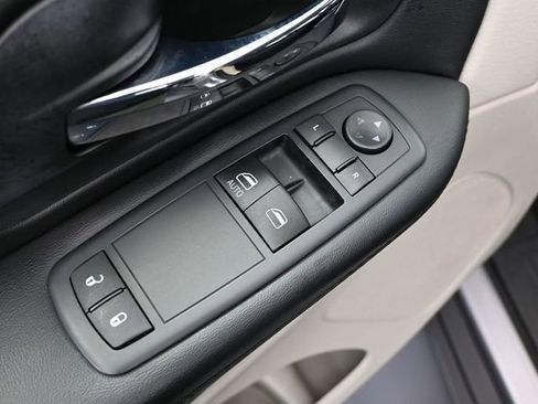 Used 2016 Dodge Grand Caravan American Value Package image 19