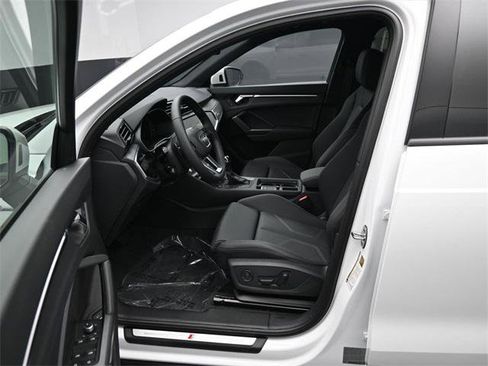 New 2025 Audi Q3 2.0T Premium image 9