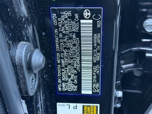 Used 2024 Toyota Corolla SE w/ SE Package image 19