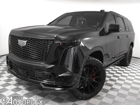 Used 2026 Cadillac Escalade ESV V w/ LPO, ONYX Package AWD/4WD image 1