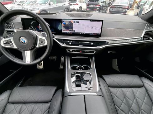 Certified 2024 BMW X7 xDrive40i w/ M Sport Package image 16