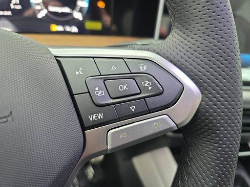 New 2026 Volkswagen Tiguan SEL R-Line AWD/4WD image 18