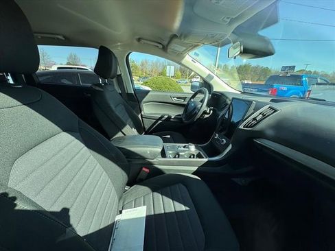 Used 2024 Ford Edge SE w/ Black Appearance Package image 3