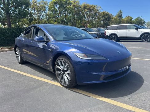 Used 2025 Tesla Model 3 Long Range RWD image 2