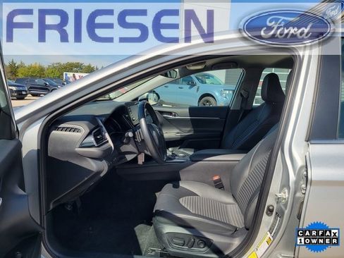 Used 2024 Toyota Camry SE image 11