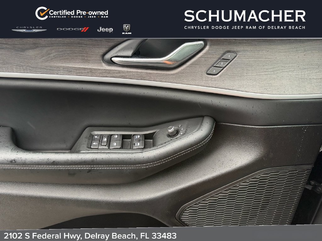 Used 2025 Jeep Grand Cherokee Limited w/ Black Appearance Package AWD/4WD image 24
